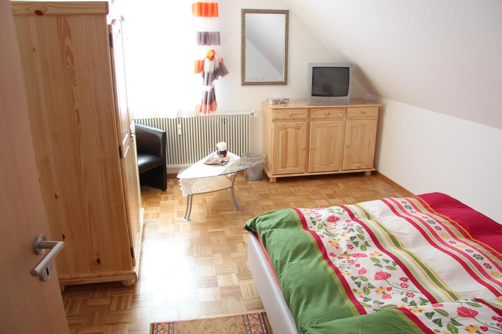 Hotel Am Schloss Neuenstein Bilik gambar