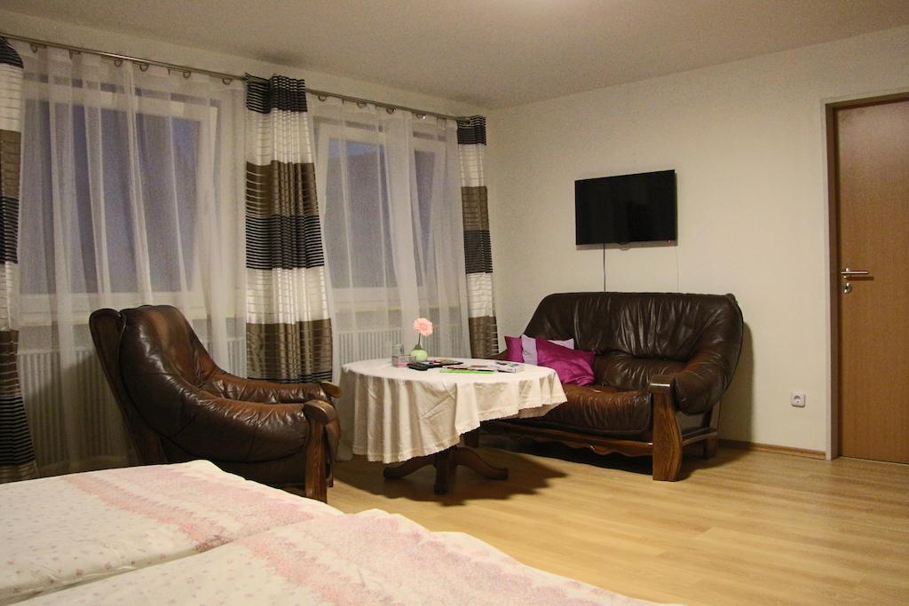 Hotel Am Schloss Neuenstein Bilik gambar