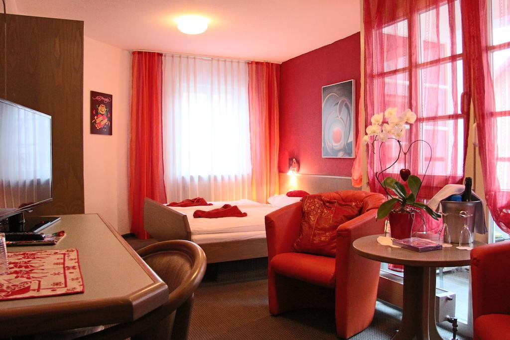 Hotel Am Schloss Neuenstein Bilik gambar