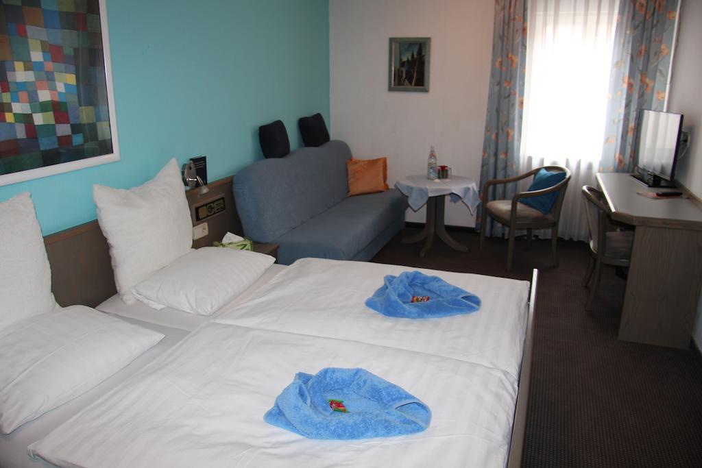 Hotel Am Schloss Neuenstein Bilik gambar